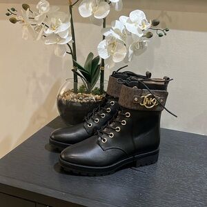 New- Michael Kors boots !